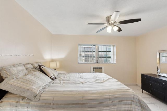 17090 NE 14th Ave 205, Miami, FL 33162