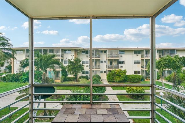 17090 NE 14th Ave 205, Miami, FL 33162