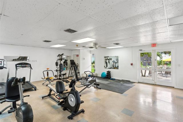 17090 NE 14th Ave 205, Miami, FL 33162