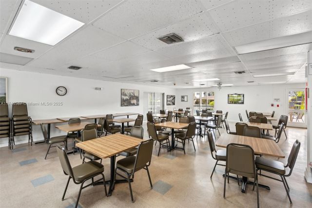 17090 NE 14th Ave 205, Miami, FL 33162