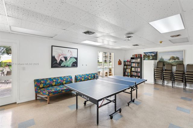 17090 NE 14th Ave 205, Miami, FL 33162