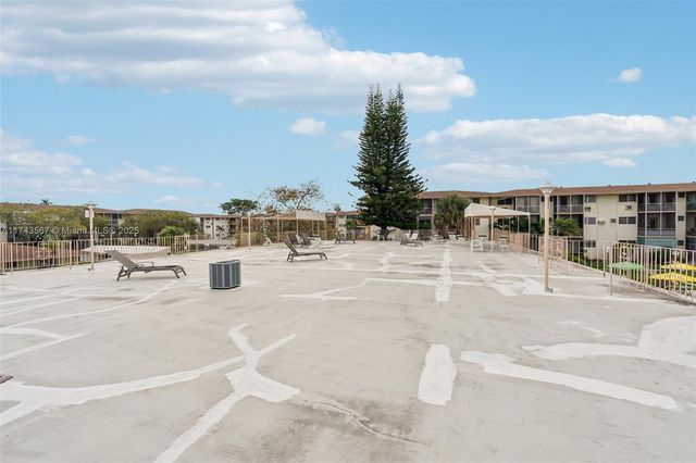 17090 NE 14th Ave 205, Miami, FL 33162