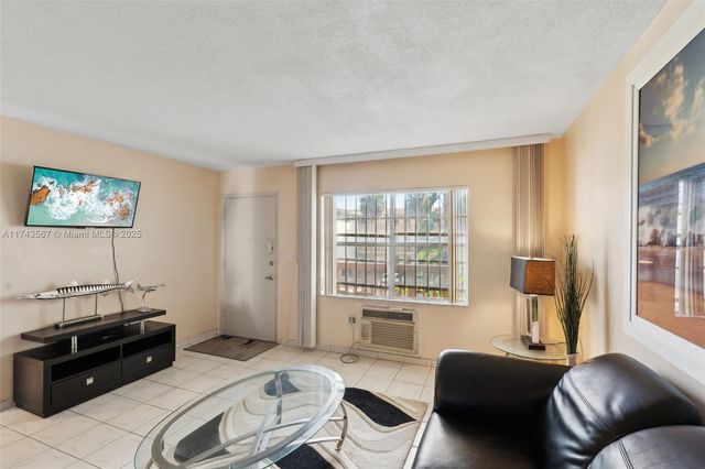 17090 NE 14th Ave 205, Miami, FL 33162