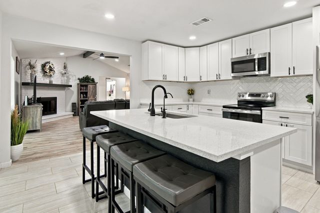 6401 Simmons Road, North Richland Hills, TX 76182