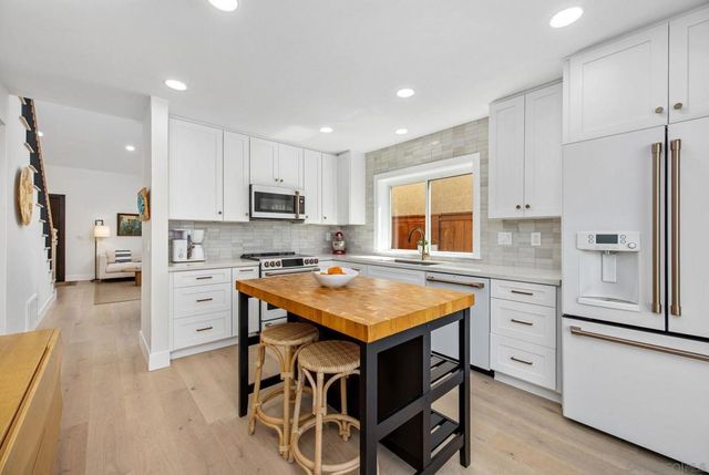 7053 Snapdragon Dr, Carlsbad, CA 92011