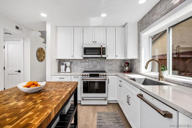 7053 Snapdragon Dr, Carlsbad, CA 92011