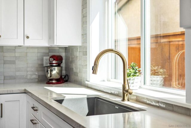 7053 Snapdragon Dr, Carlsbad, CA 92011