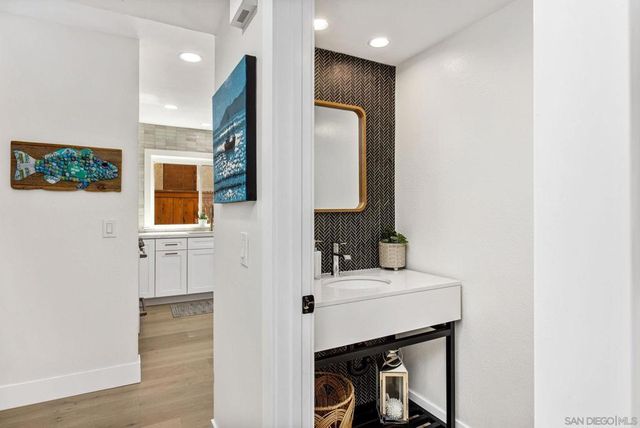 7053 Snapdragon Dr, Carlsbad, CA 92011