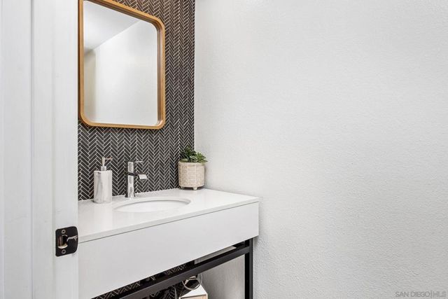 7053 Snapdragon Dr, Carlsbad, CA 92011