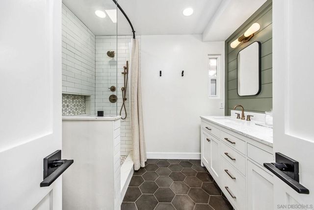 7053 Snapdragon Dr, Carlsbad, CA 92011