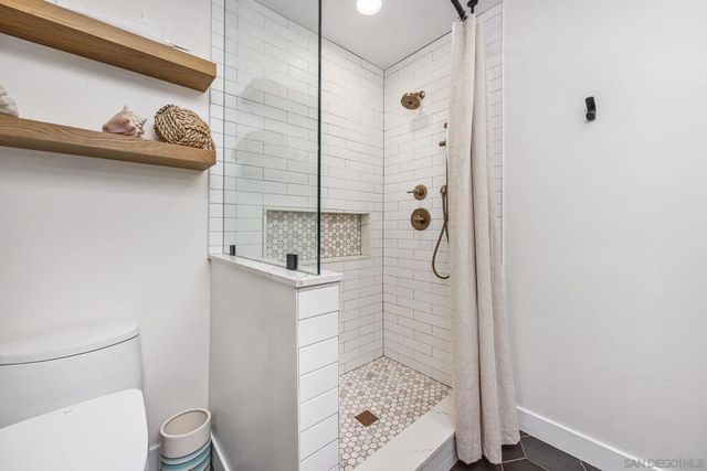 7053 Snapdragon Dr, Carlsbad, CA 92011