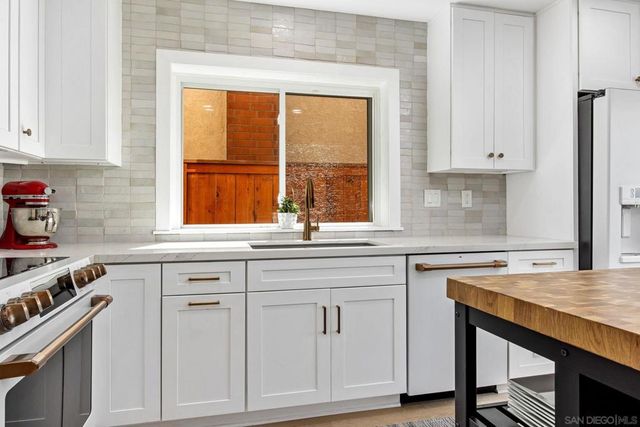 7053 Snapdragon Dr, Carlsbad, CA 92011