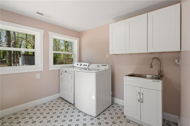 5760 Stanleyville Drive, Winston-salem, NC 27105