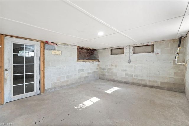 5760 Stanleyville Drive, Winston-salem, NC 27105