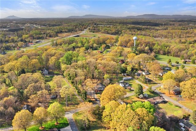 5760 Stanleyville Drive, Winston-salem, NC 27105