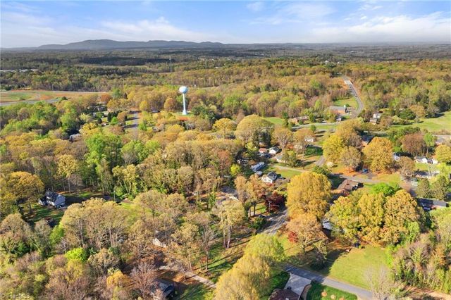 5760 Stanleyville Drive, Winston-salem, NC 27105