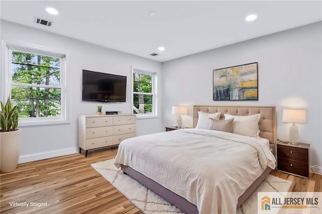 220 W Locust Avenue, Edison, NJ 08820