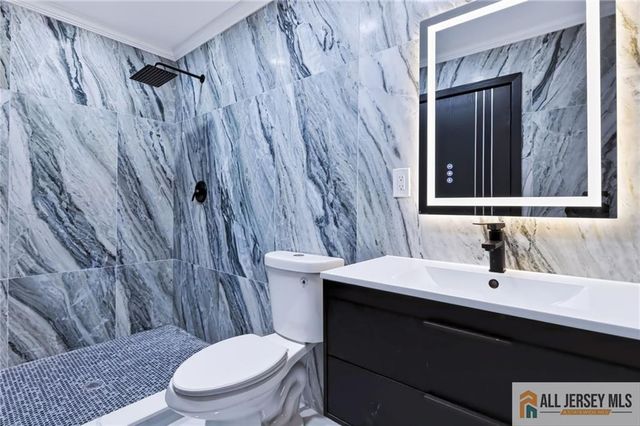 220 W Locust Avenue, Edison, NJ 08820