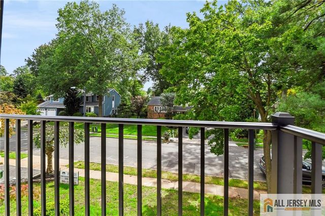 220 W Locust Avenue, Edison, NJ 08820