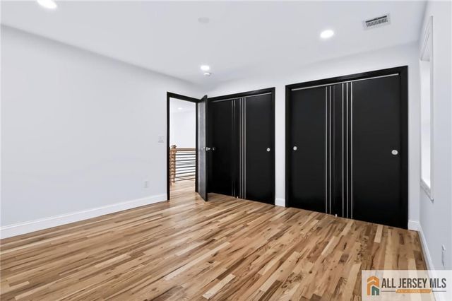 220 W Locust Avenue, Edison, NJ 08820