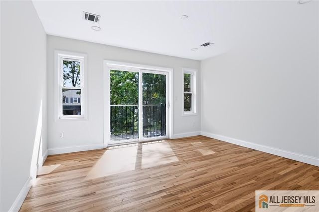 220 W Locust Avenue, Edison, NJ 08820