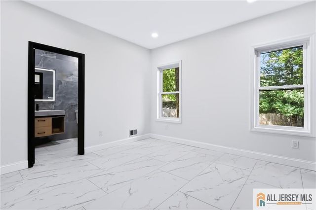 220 W Locust Avenue, Edison, NJ 08820
