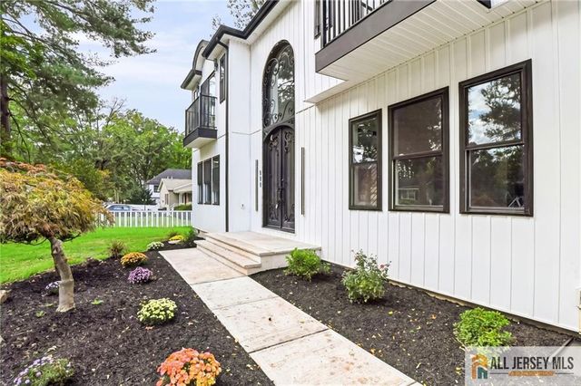 220 W Locust Avenue, Edison, NJ 08820