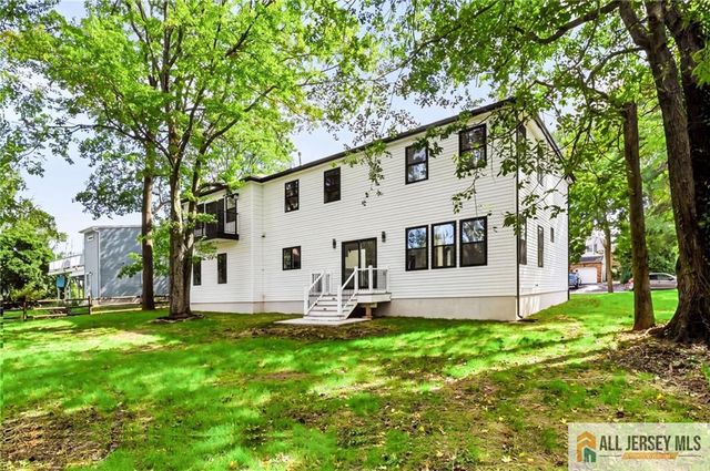 220 W Locust Avenue, Edison, NJ 08820