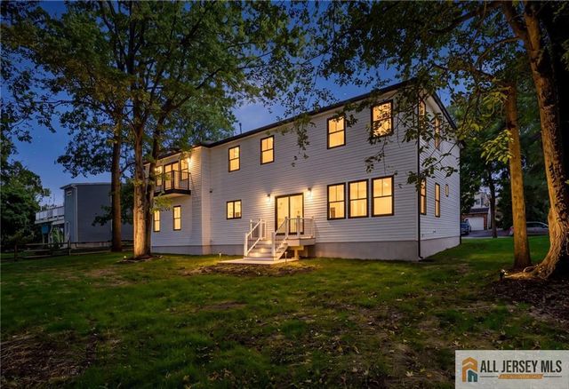 220 W Locust Avenue, Edison, NJ 08820