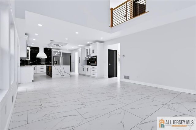 220 W Locust Avenue, Edison, NJ 08820
