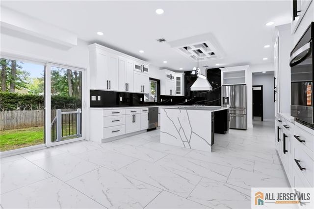 220 W Locust Avenue, Edison, NJ 08820