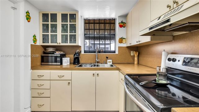 3049 NW 51st St, Miami, FL 33142