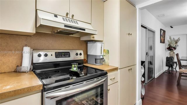 3049 NW 51st St, Miami, FL 33142