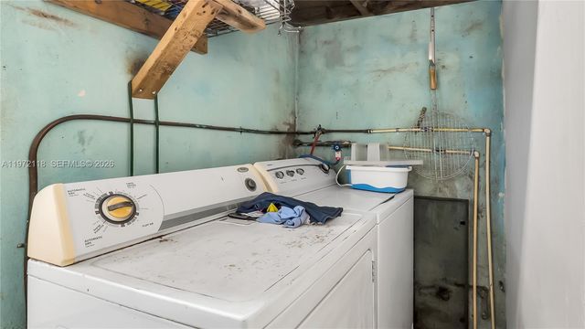 3049 NW 51st St, Miami, FL 33142