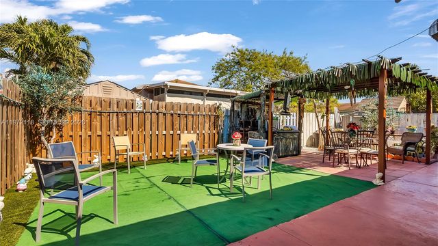 3049 NW 51st St, Miami, FL 33142