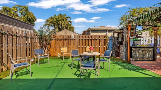 3049 NW 51st St, Miami, FL 33142