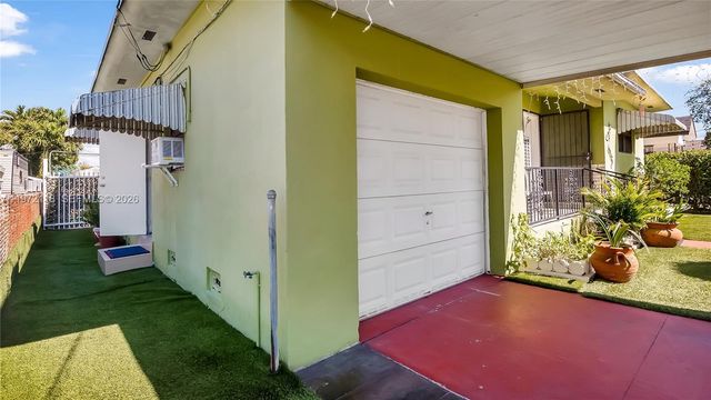 3049 NW 51st St, Miami, FL 33142