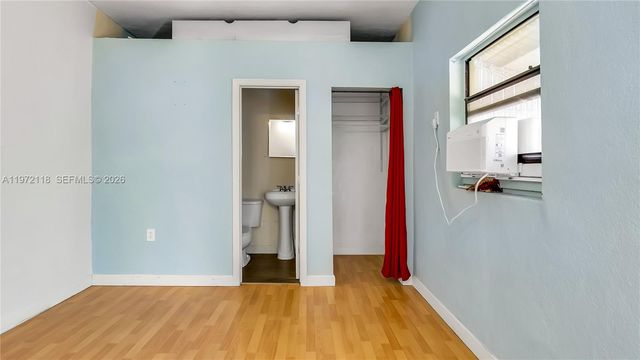 3049 NW 51st St, Miami, FL 33142