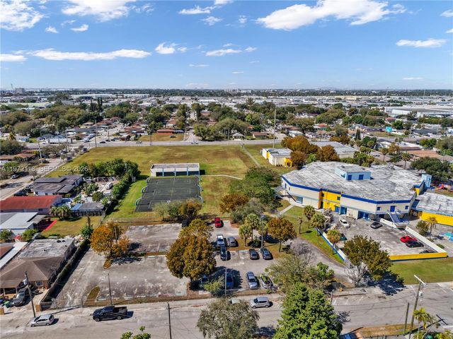 3049 NW 51st St, Miami, FL 33142