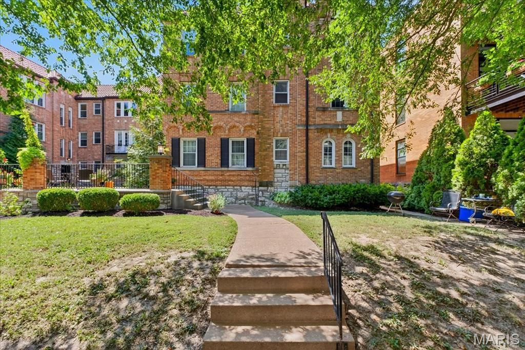 7532 Cromwell Drive 1S, Clayton, MO 63105