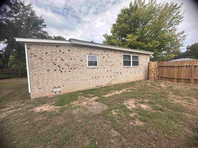 6705 Tracy Avenue, Little Rock, AR 72206