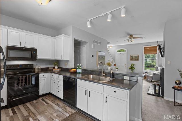 3330 Shutten Way, St Charles, MO 63301
