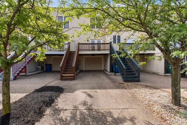 3330 Shutten Way, St Charles, MO 63301