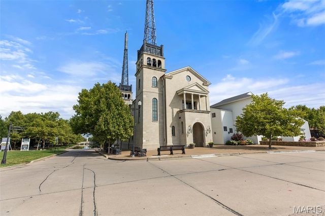 3330 Shutten Way, St Charles, MO 63301