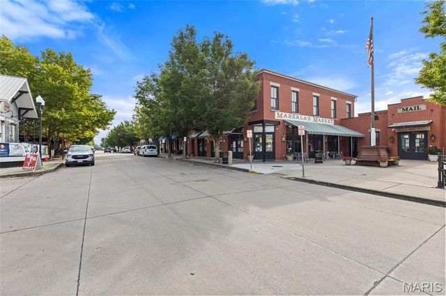 3330 Shutten Way, St Charles, MO 63301