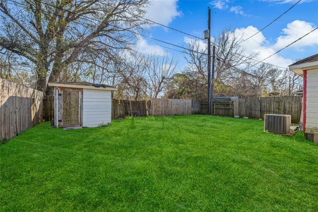 11018 Clark Road, Houston, TX 77076