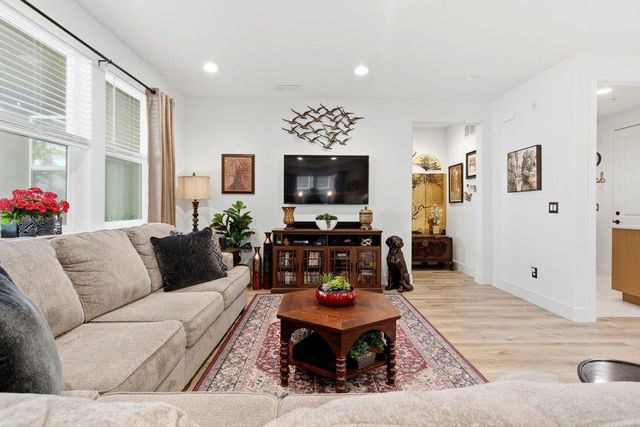 2041 Santoro Way, Hollister, CA 95023