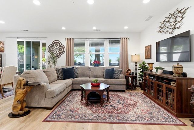 2041 Santoro Way, Hollister, CA 95023