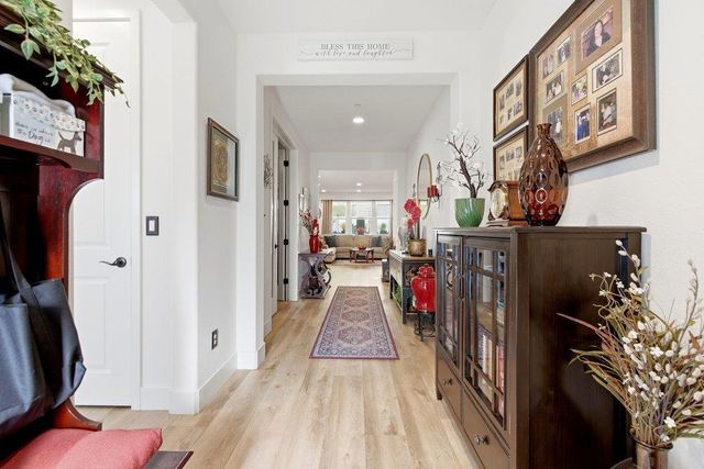 2041 Santoro Way, Hollister, CA 95023