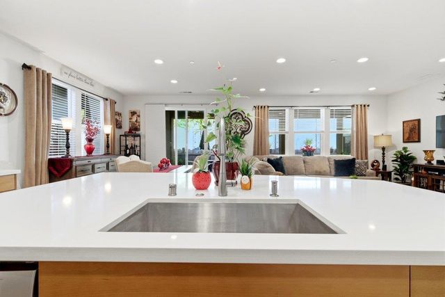 2041 Santoro Way, Hollister, CA 95023